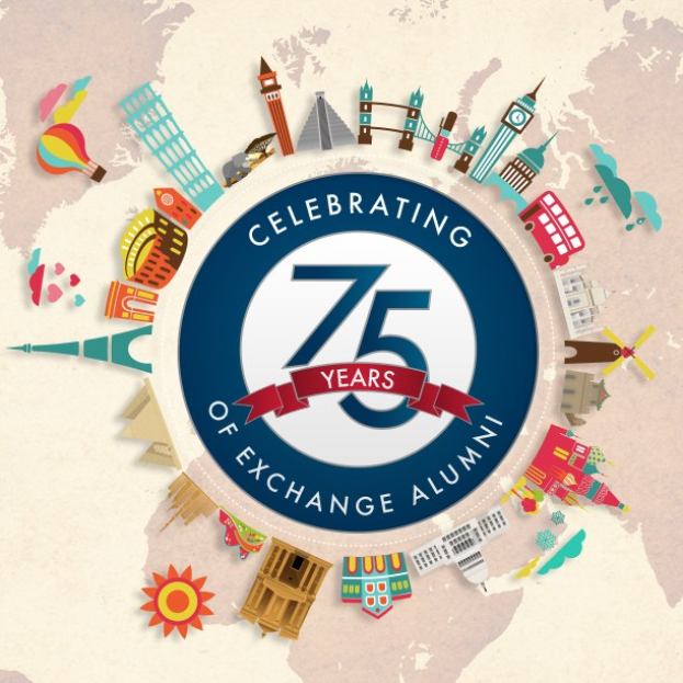 Plakat zum 75-jährigen Jubiläum der Exchange Alumni mit blauem Logo, weißer Schrift und buntem Globus-Illustration mit strahlender Sonne.