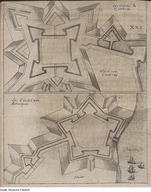 Ein offenes altes Buch mit einem detaillierten, komplexen Stadtplan und begleitendem Text.