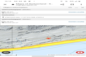 Ein Mobilbildschirm, der eine topografische Karte der Schweiz anzeigt, mit begleitendem Text und Icons, die detaillierte Informationen über den Bereich bereitstellen.