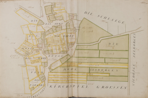 Ein abgenutztes Buch mit einer detaillierten historischen Karte von Hamburg, Deutschland, und begleitendem Text über die Bevölkerung, Straßen und Sehenswürdigkeiten der Stadt.