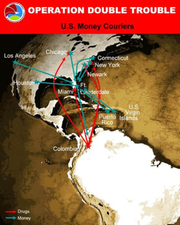 Plakat mit der Aufschrift "Operation Double Trouble: US-Geldkurier" mit einer Karte der USA, die in zwei Abschnitte unterteilt ist: einer zeigt die Route der US-Geldkurier und der andere zeigt die Standorte der Geldtransportunternehmen, mit fetter schwarzer Schrift auf einem weißen Rand.