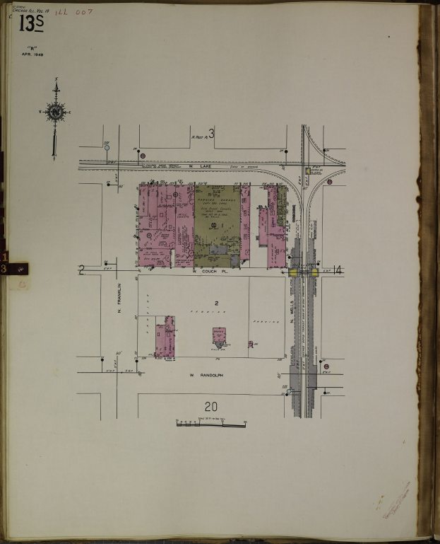 Offenes Buch mit detaillierter Stadtkartendarstellung auf einer Seite und dichtem Text und Plänen auf der anderen.