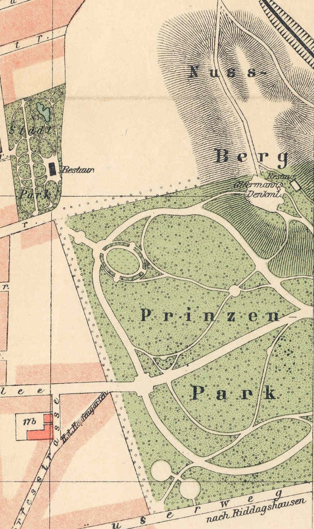 Ausführliche alte Karte von Berlin, Deutschland, die die Lage eines Parks mit Straßen, Sehenswürdigkeiten und textuellen Informationen zum Park hervorhebt.