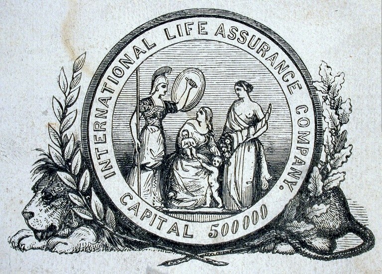 Schwarze und weiße Zeichnung des Logos der International Life Assurance Company auf Papier, mit Menschen, die Gegenstände halten, umgeben von Blättern und Text.