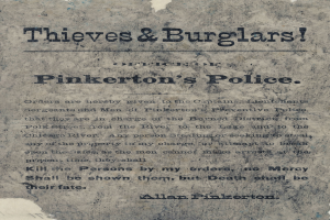 Ein Plakat mit fettem schwarzem Text, der 'Thieves & Burglars Pinkerton's Police' lautet, auf einem weißen Hintergrund, eingerahmt von einem schmalen schwarzen Rand.