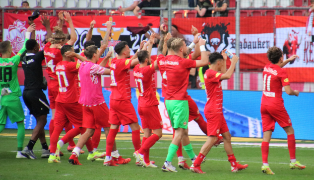 700 Kinder beim Finale der SC Freiburgs Grundschulliga
