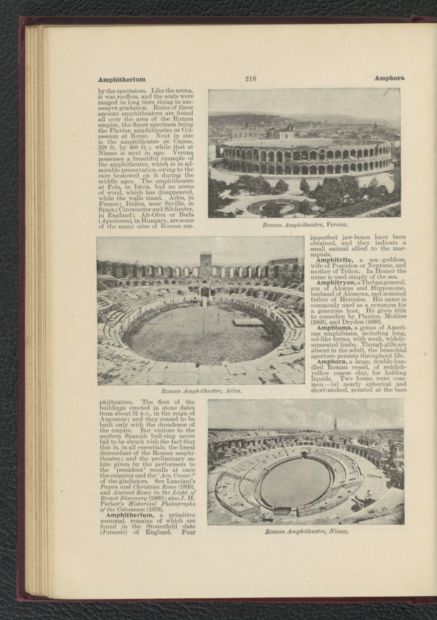 Offenes Buch mit Stadionbild und Text sowie Fotos, das detaillierte Stadioninformationen enthält.