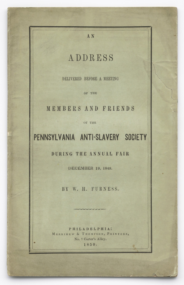 Ein offenes Buch mit dem Titel "Eine Ansprache vor einer Versammlung der Mitglieder und Freunde der Pennsylvania Anti-Slavery Society während der jährlichen Messe" auf dem Cover, das eine Seite mit schwarzem Text zeigt.