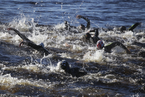 Triathletin Kaidi Kivioja bricht Estonia-Rekord beim Debüt im Ironman