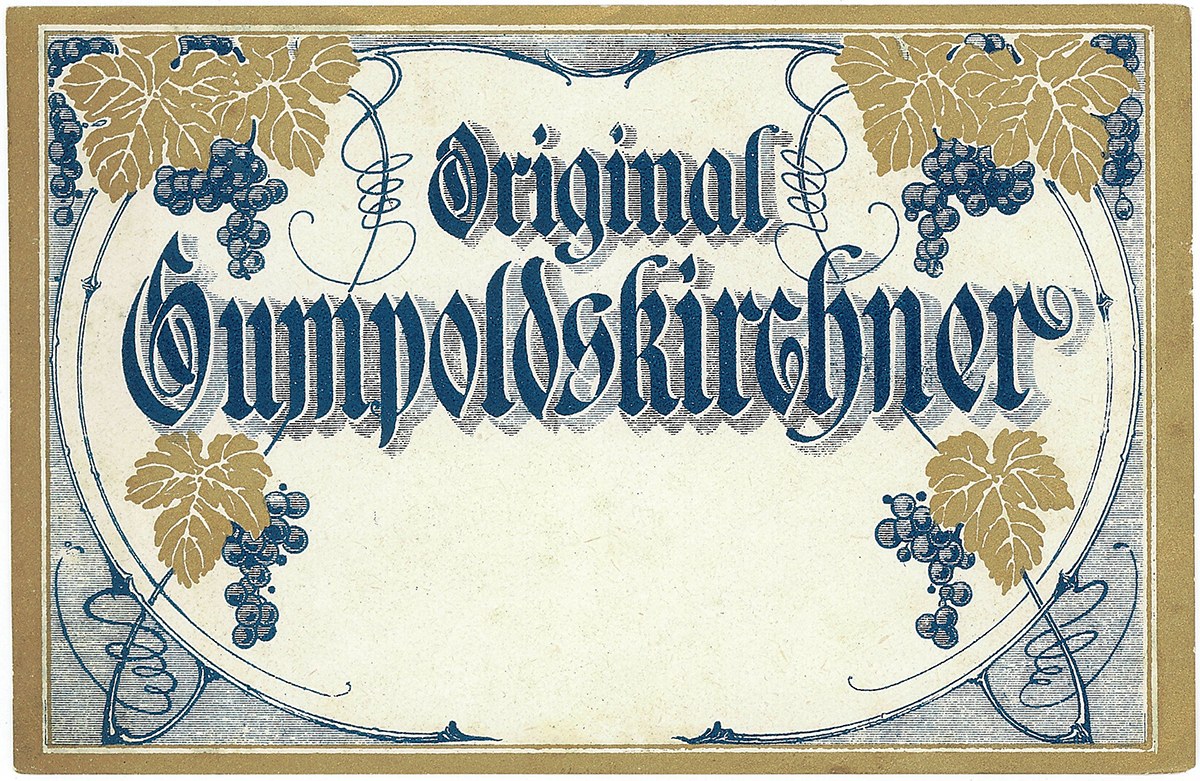 Alter deutscher Wein-Etikett mit einer Abbildung von Trauben und Blättern sowie Text, der den Wein-Typ angibt.